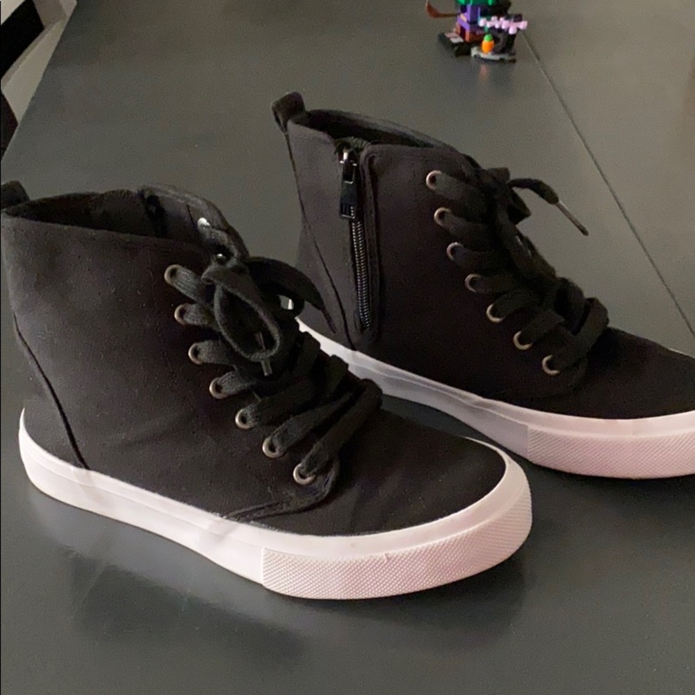 Torrid High top sneakers Size 6.5